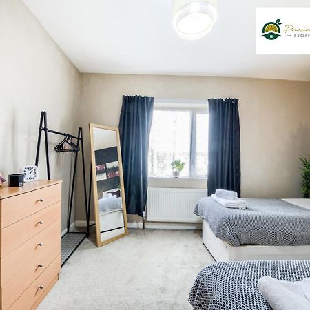 3 Bedroom House With 5 Beds House By Passionfruit Properties Near Coventry City Centre - Bcc Eksteriør billede