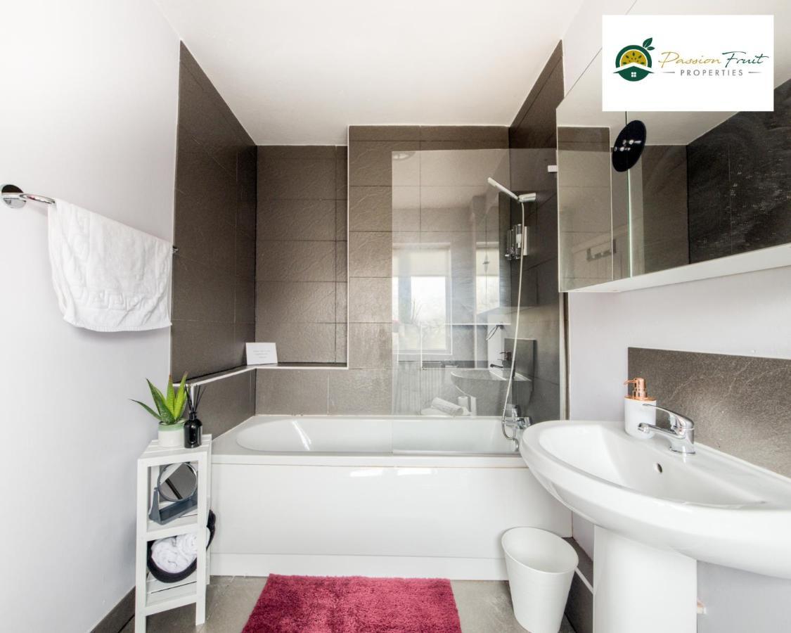 3 Bedroom House With 5 Beds House By Passionfruit Properties Near Coventry City Centre - Bcc Eksteriør billede