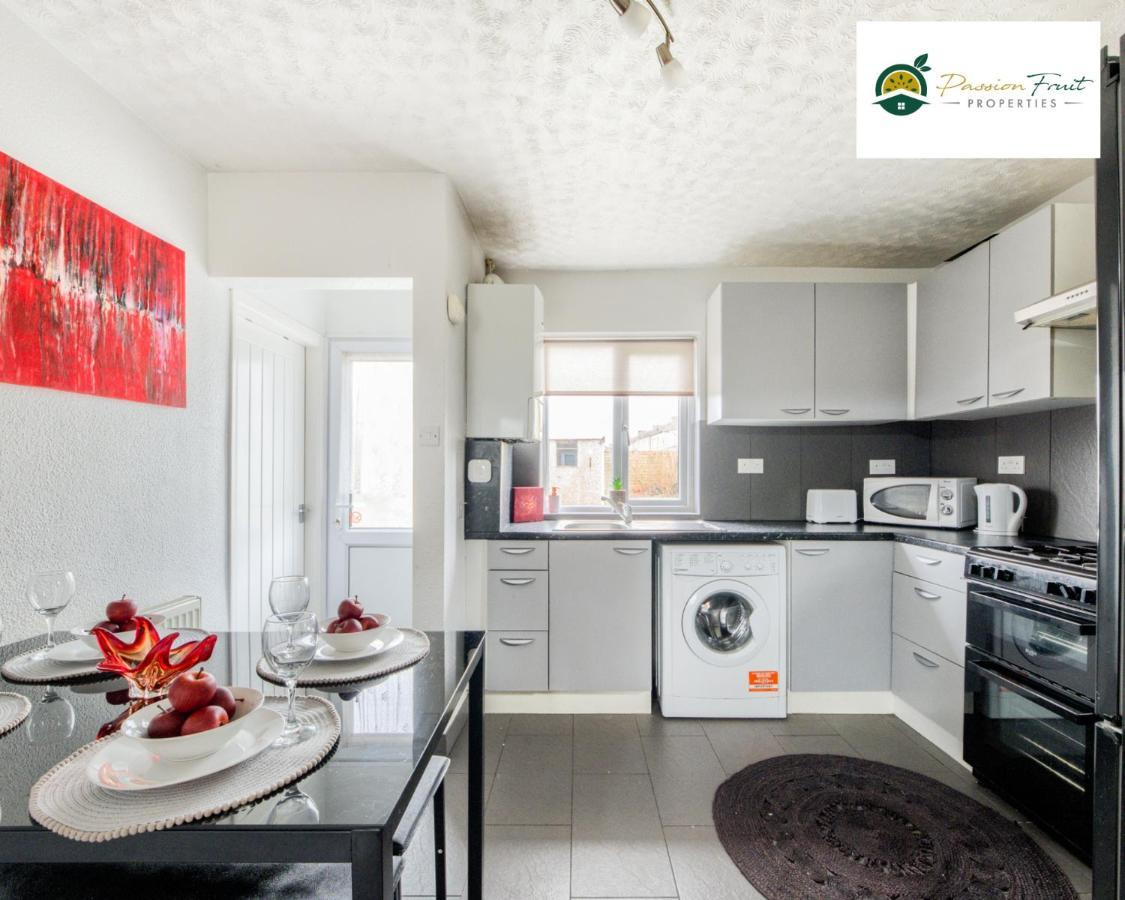 3 Bedroom House With 5 Beds House By Passionfruit Properties Near Coventry City Centre - Bcc Eksteriør billede